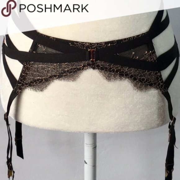 VS Very Sexy Strappy Garter Belt Chantilly Lace Medium/Large - Picture 3 of 6